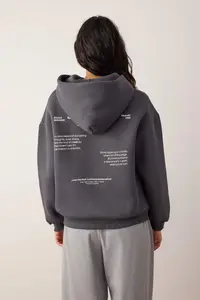 TRENDYOLMİLLA Anthracite Thick Hooded Slogan Printed Boxy Fit Knitting Sweatshirt - Image 4