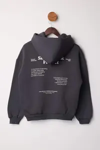 TRENDYOLMİLLA Anthracite Thick Hooded Slogan Printed Boxy Fit Knitting Sweatshirt - Image 8