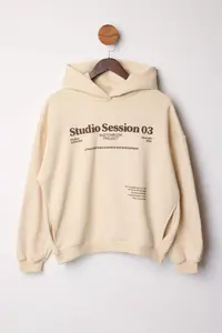 TRENDYOLMİLLA Stone Thick Fleece Inside Hooded Slogan Printed Boxy Fit Knitting Sweatshirt - Image 5