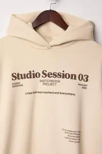TRENDYOLMİLLA Stone Thick Fleece Inside Hooded Slogan Printed Boxy Fit Knitting Sweatshirt - Image 7