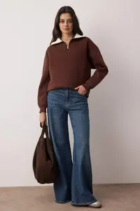 TRENDYOLMİLLA Brown Oversized/Wide Pattern Velvet Slogan Zippered Inside Fleece Knitting Sweatshirt