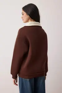 TRENDYOLMİLLA Brown Oversized/Wide Pattern Velvet Slogan Zippered Inside Fleece Knitting Sweatshirt - Image 4
