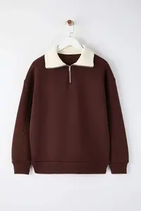 TRENDYOLMİLLA Brown Oversized/Wide Pattern Velvet Slogan Zippered Inside Fleece Knitting Sweatshirt - Image 5