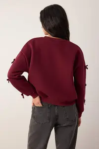 TRENDYOLMİLLA Burgundy Ribbon Detailed Thick Fleece Lined Knitting Sweatshirt - Image 4