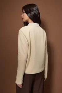 TRENDYOLMİLLA Ecru Knitwear Collar Detailed with pocket Thick Fleece Inside Knitting Sweatshirt - Image 4