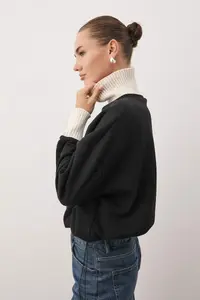 TRENDYOLMİLLA Black Knitwear Garnished Oversized/Wide Pattern Knitting Sweatshirt - Image 2