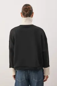 TRENDYOLMİLLA Black Knitwear Garnished Oversized/Wide Pattern Knitting Sweatshirt - Image 4