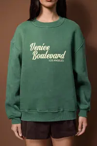 TRENDYOLMİLLA Green Washable Slogan Printed Oversized/Wide Pattern Thick Inside Fleece Knitted Sweatshirt - Image 3