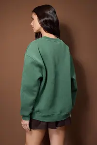 TRENDYOLMİLLA Green Washable Slogan Printed Oversized/Wide Pattern Thick Inside Fleece Knitted Sweatshirt - Image 4