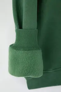 TRENDYOLMİLLA Green Washable Slogan Printed Oversized/Wide Pattern Thick Inside Fleece Knitted Sweatshirt - Image 6