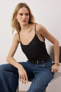 TRENDYOLMİLLA Black Basic Sleeveless Weaving Blouse - Image 2