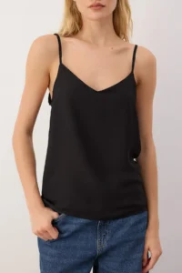 TRENDYOLMİLLA Black Basic Sleeveless Weaving Blouse - Image 3