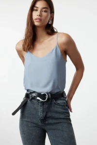 TRENDYOLMİLLA Mavi Basic Sleeveless Weaving Blouse - Image 2
