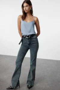 TRENDYOLMİLLA Mavi Basic Sleeveless Weaving Blouse - Image 3