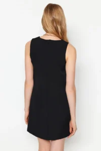 TRENDYOLMİLLA Black Plain Kesim Sleeveless Crew Neck Mini Weaving Dress - Image 7