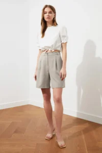 TRENDYOLMiLLA Dark Beige with pocket Regular Pattern Weaving Shorts - Image 4