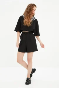 TRENDYOLMiLLA Black with pocket Regular Pattern Weaving Shorts - Image 11