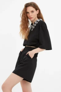 TRENDYOLMiLLA Black with pocket Regular Pattern Weaving Shorts - Image 12