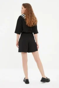 TRENDYOLMiLLA Black with pocket Regular Pattern Weaving Shorts - Image 14