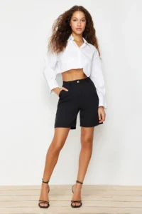 TRENDYOLMiLLA Black with pocket Regular Pattern Weaving Shorts - Image 4