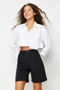 TRENDYOLMiLLA Black with pocket Regular Pattern Weaving Shorts - Image 6