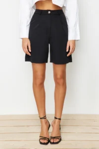 TRENDYOLMiLLA Black with pocket Regular Pattern Weaving Shorts - Image 7