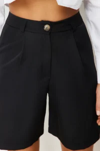 TRENDYOLMiLLA Black with pocket Regular Pattern Weaving Shorts - Image 8