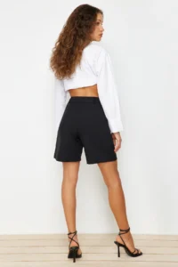 TRENDYOLMiLLA Black with pocket Regular Pattern Weaving Shorts - Image 9