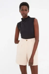 TRENDYOLMiLLA Stone with pocket Weaving City Shorts - Image 4