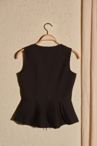 TRENDYOLMİLLA Black V-neck with flywheel Weaving Blouse - Image 14