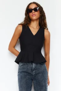 TRENDYOLMİLLA Black V-neck with flywheel Weaving Blouse - Image 2