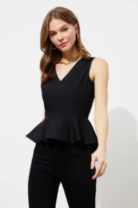 TRENDYOLMİLLA Black V-neck with flywheel Weaving Blouse - Image 8
