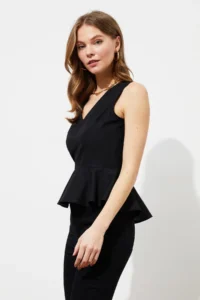 TRENDYOLMİLLA Black V-neck with flywheel Weaving Blouse - Image 9