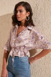 TRENDYOLMİLLA Powder Pink Crop Satin buttoned Flower Patterned Weaving Blouse - Image 3