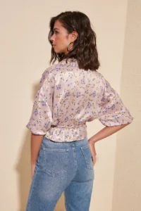TRENDYOLMİLLA Powder Pink Crop Satin buttoned Flower Patterned Weaving Blouse - Image 4