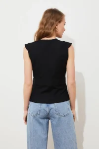 TRENDYOLMİLLA Black Bonnet Button Detailed Double breasted Weaving Blouse - Image 10