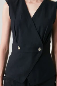 TRENDYOLMİLLA Black Bonnet Button Detailed Double breasted Weaving Blouse - Image 14