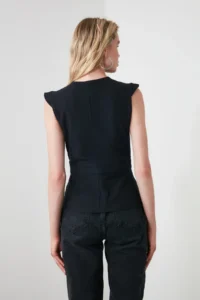 TRENDYOLMİLLA Black Bonnet Button Detailed Double breasted Weaving Blouse - Image 15