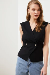 TRENDYOLMİLLA Black Bonnet Button Detailed Double breasted Weaving Blouse - Image 6