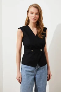 TRENDYOLMİLLA Black Bonnet Button Detailed Double breasted Weaving Blouse - Image 9