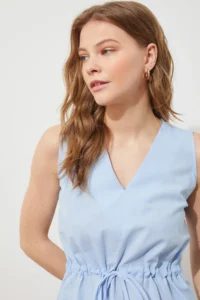 TRENDYOLMİLLA Mavi V-neck Belden tied up Weaving Blouse - Image 3