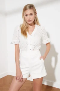 TRENDYOLMİLLA Ecru brodeli Short Sleeve Weaving Blouse