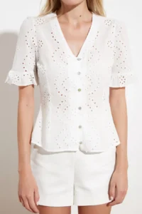 TRENDYOLMİLLA Ecru brodeli Short Sleeve Weaving Blouse - Image 4