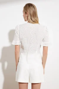 TRENDYOLMİLLA Ecru brodeli Short Sleeve Weaving Blouse - Image 5