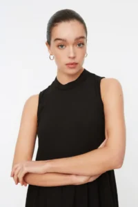 TRENDYOLMİLLA Black shift/Plain Kesim Dog collar Midi Weaving Dress - Image 4