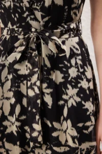 TRENDYOLMİLLA Black Belted Floral Siphon Flight Flight Weaving Midi Dress - Image 7
