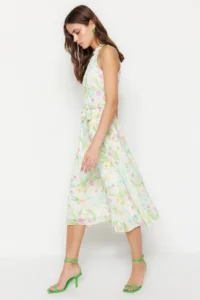 TRENDYOLMİLLA White flower patterned Belted A Cut Barbell Collar Lined Siphon Flight Flight Midi Dress - Image 3