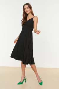 TRENDYOLMİLLA Black Waist Midi Double breasted pleated Adjustable Sleeveless Flexible Knitting Dress