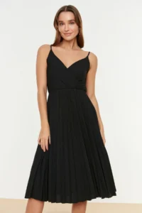 TRENDYOLMİLLA Black Waist Midi Double breasted pleated Adjustable Sleeveless Flexible Knitting Dress - Image 2