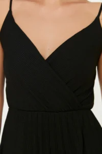TRENDYOLMİLLA Black Waist Midi Double breasted pleated Adjustable Sleeveless Flexible Knitting Dress - Image 3